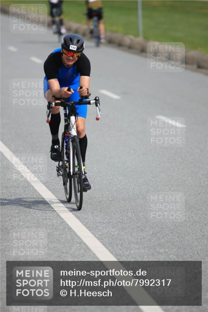 15.06.2025 - 27. Vierlanden-Triathlon H.Heesch http://msf.ph/oto/7992317 15.06.2025 10:11:32 Radfahren 15, 144, 173, 215 meine-sportfotos.de