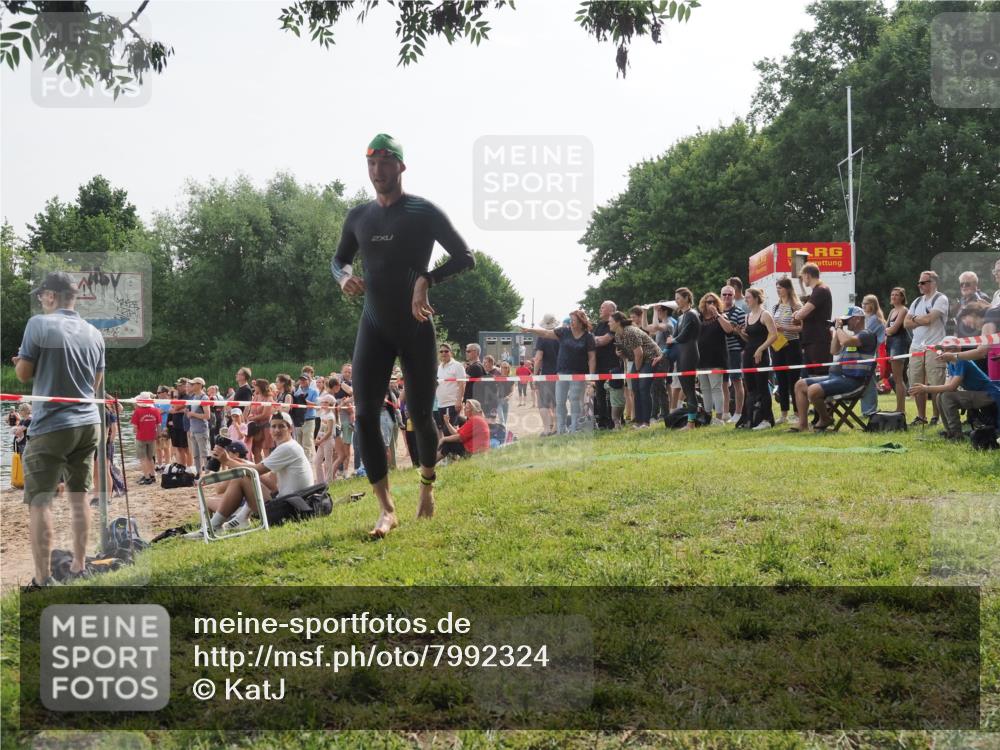 15.06.2025 - 27. Vierlanden-Triathlon KatJ http://msf.ph/oto/7992324 15.06.2025 09:52:50 Schwimmen 313 meine-sportfotos.de