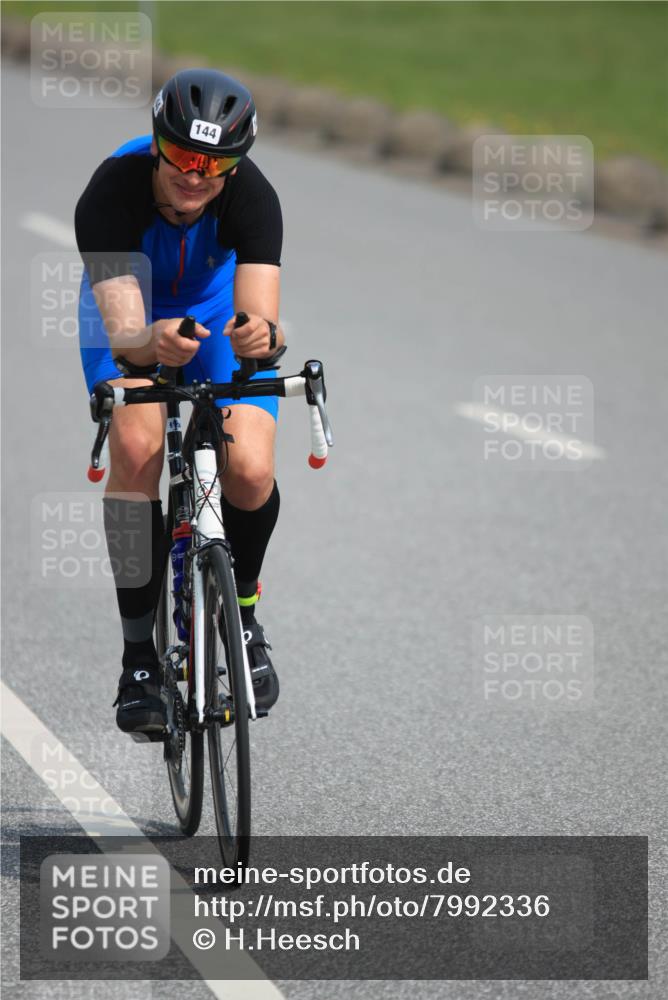 15.06.2025 - 27. Vierlanden-Triathlon H.Heesch http://msf.ph/oto/7992336 15.06.2025 10:11:33 Radfahren 15, 144, 173, 215, 1398 meine-sportfotos.de