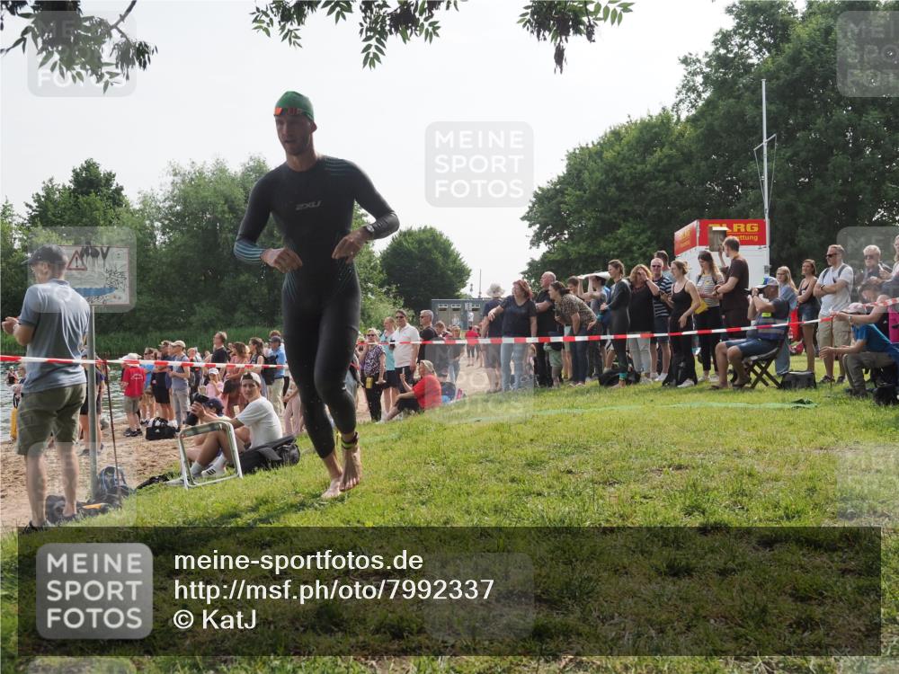 15.06.2025 - 27. Vierlanden-Triathlon KatJ http://msf.ph/oto/7992337 15.06.2025 09:52:50 Schwimmen 313 meine-sportfotos.de