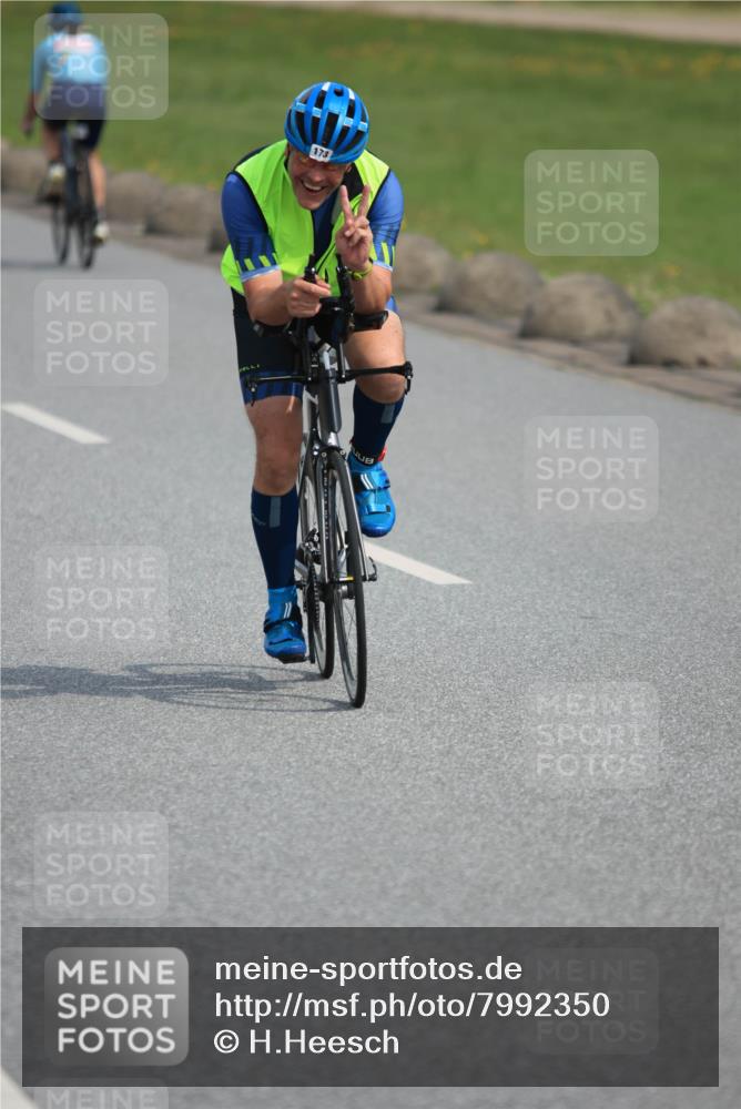 15.06.2025 - 27. Vierlanden-Triathlon H.Heesch http://msf.ph/oto/7992350 15.06.2025 10:11:39 Radfahren 15, 17, 84, 173, 416, 1398 meine-sportfotos.de