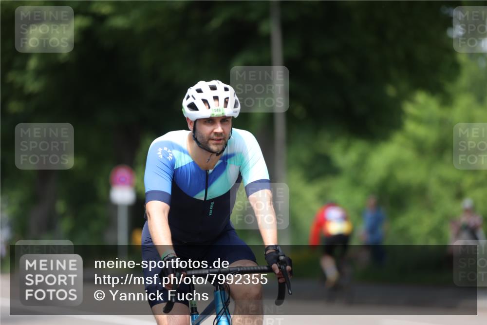 15.06.2025 - 7 Türme Triathlon Yannick Fuchs http://msf.ph/oto/7992355 15.06.2025 13:05:42 Radfahren 303, 589, 758 meine-sportfotos.de