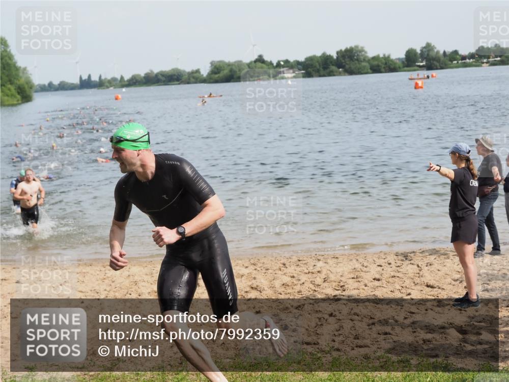21.06.2025 - 27. Vierlanden-Triathlon MichiJ http://msf.ph/oto/7992359 15.06.2026 09:54:49 Schwimmen 297, 319, 361 meine-sportfotos.de