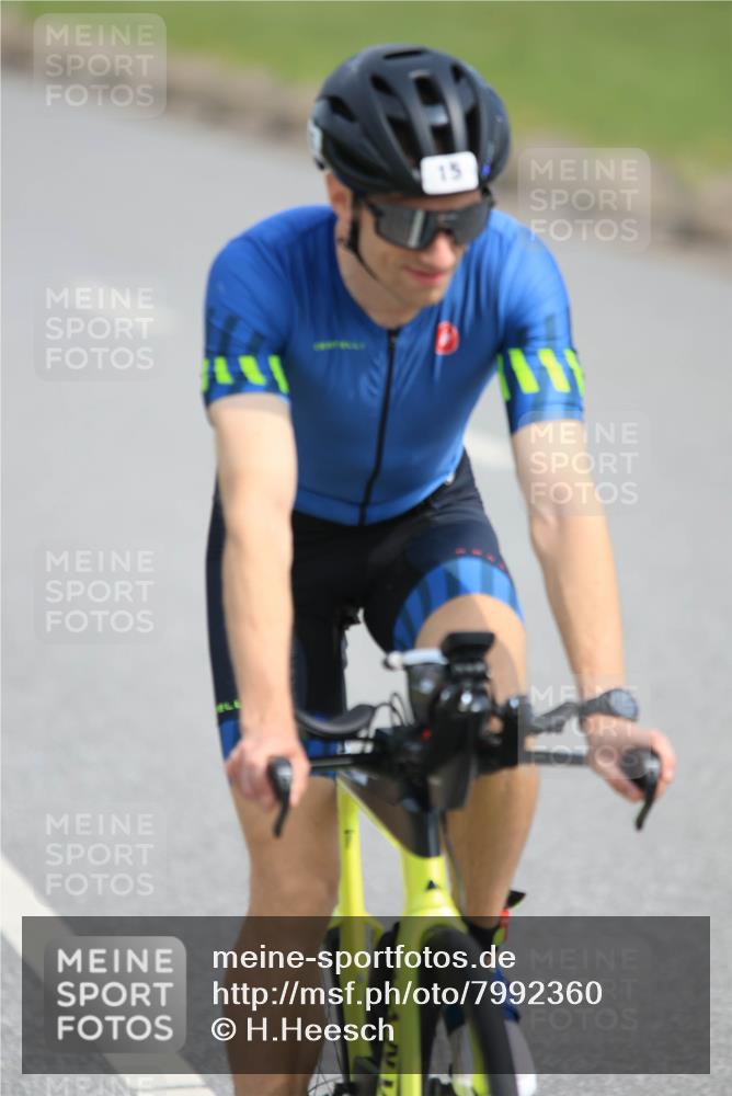 15.06.2025 - 27. Vierlanden-Triathlon H.Heesch http://msf.ph/oto/7992360 15.06.2025 10:11:40 Radfahren 15, 17, 84, 173, 416, 1398 meine-sportfotos.de