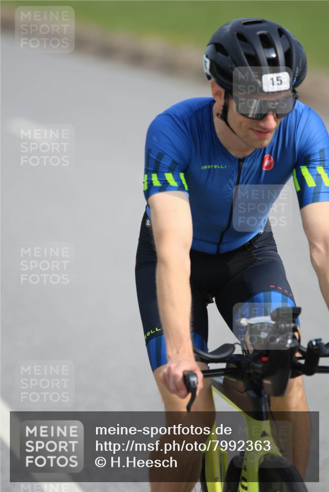 15.06.2025 - 27. Vierlanden-Triathlon H.Heesch http://msf.ph/oto/7992363 15.06.2025 10:11:40 Radfahren 15, 17, 84, 173, 416, 1398 meine-sportfotos.de