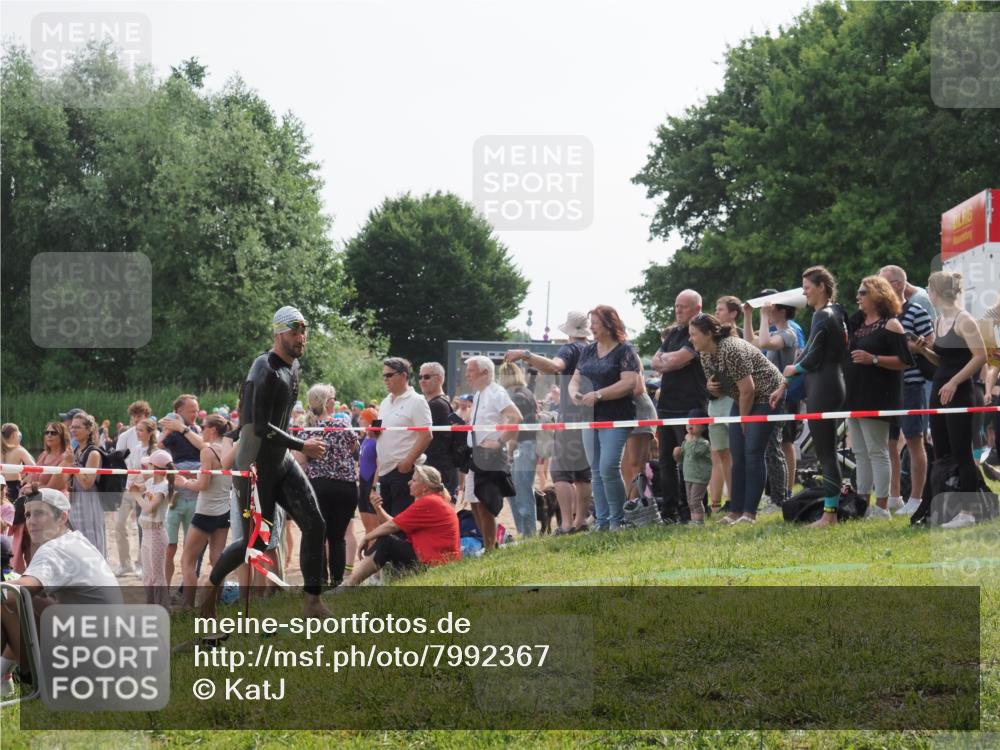 15.06.2025 - 27. Vierlanden-Triathlon KatJ http://msf.ph/oto/7992367 15.06.2025 09:53:01 Schwimmen 328 meine-sportfotos.de