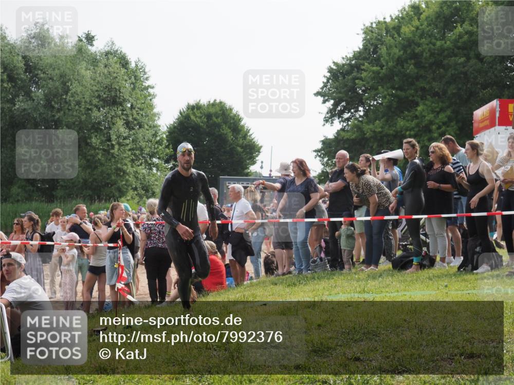 15.06.2025 - 27. Vierlanden-Triathlon KatJ http://msf.ph/oto/7992376 15.06.2025 09:53:01 Schwimmen 328 meine-sportfotos.de