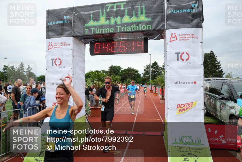 15.06.2025 - 7 Türme Triathlon Michael Strokosch http://msf.ph/oto/7992392 15.06.2025 14:26:14 Ziel 562, 665, 703, 759, 768, 866, 867 meine-sportfotos.de