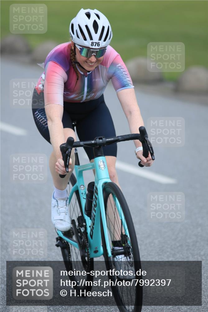 21.06.2025 - 27. Vierlanden-Triathlon H.Heesch http://msf.ph/oto/7992397 15.06.2025 12:02:34 Radfahren 219, 876, 944 meine-sportfotos.de