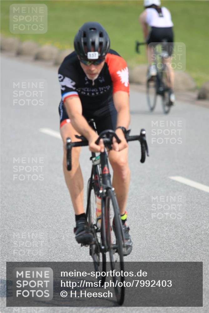 15.06.2025 - 27. Vierlanden-Triathlon H.Heesch http://msf.ph/oto/7992403 15.06.2025 10:15:22 Radfahren 6, 48, 68, 143, 157, 383, 396, 409, 422, 450 meine-sportfotos.de