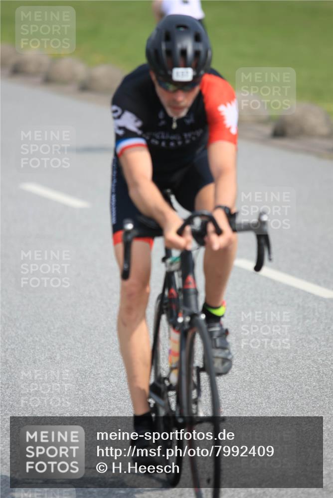 15.06.2025 - 27. Vierlanden-Triathlon H.Heesch http://msf.ph/oto/7992409 15.06.2025 10:15:23 Radfahren 6, 48, 68, 143, 157, 169, 383, 396, 422, 450 meine-sportfotos.de