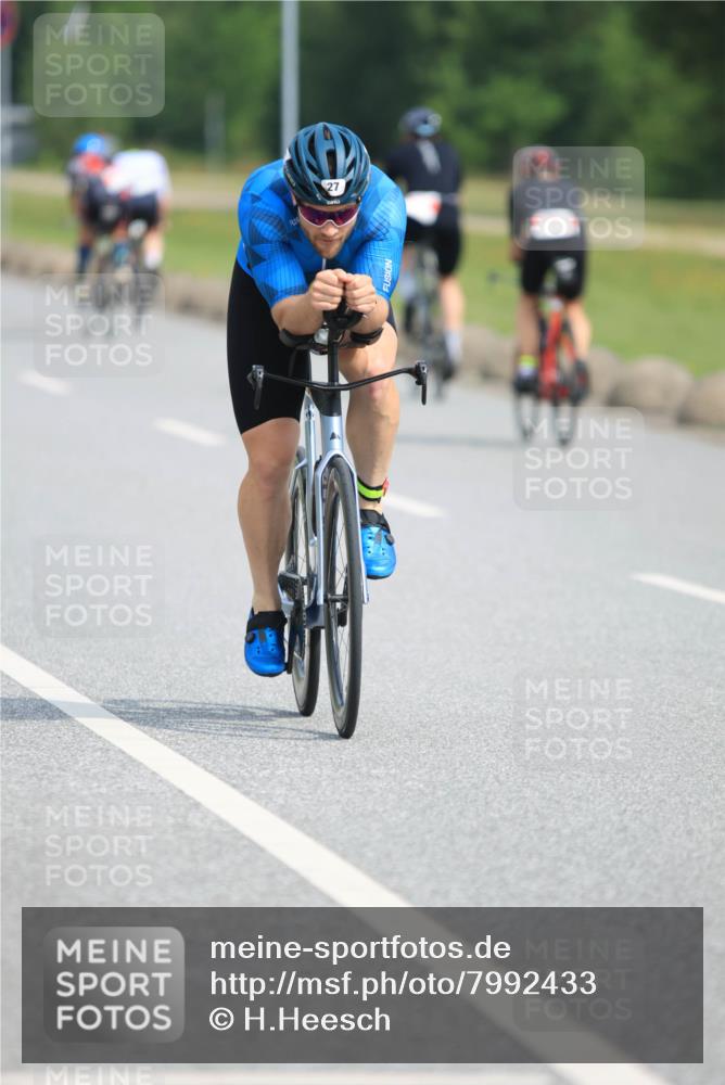 15.06.2025 - 27. Vierlanden-Triathlon H.Heesch http://msf.ph/oto/7992433 15.06.2025 10:15:36 Radfahren 27, 36, 378, 414, 440 meine-sportfotos.de
