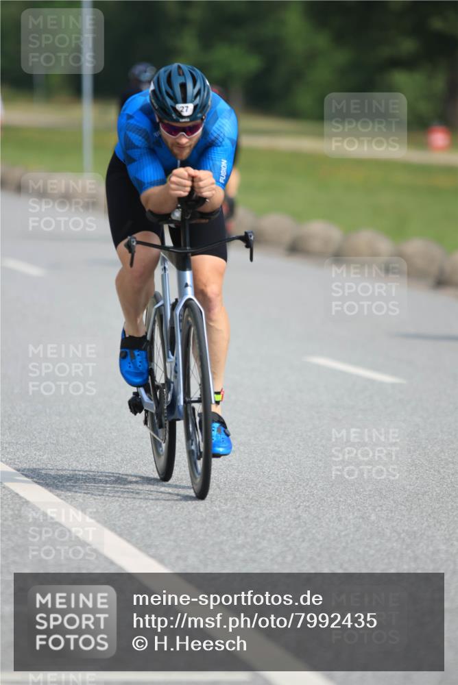 15.06.2025 - 27. Vierlanden-Triathlon H.Heesch http://msf.ph/oto/7992435 15.06.2025 10:15:36 Radfahren 27, 36, 378, 414, 440 meine-sportfotos.de