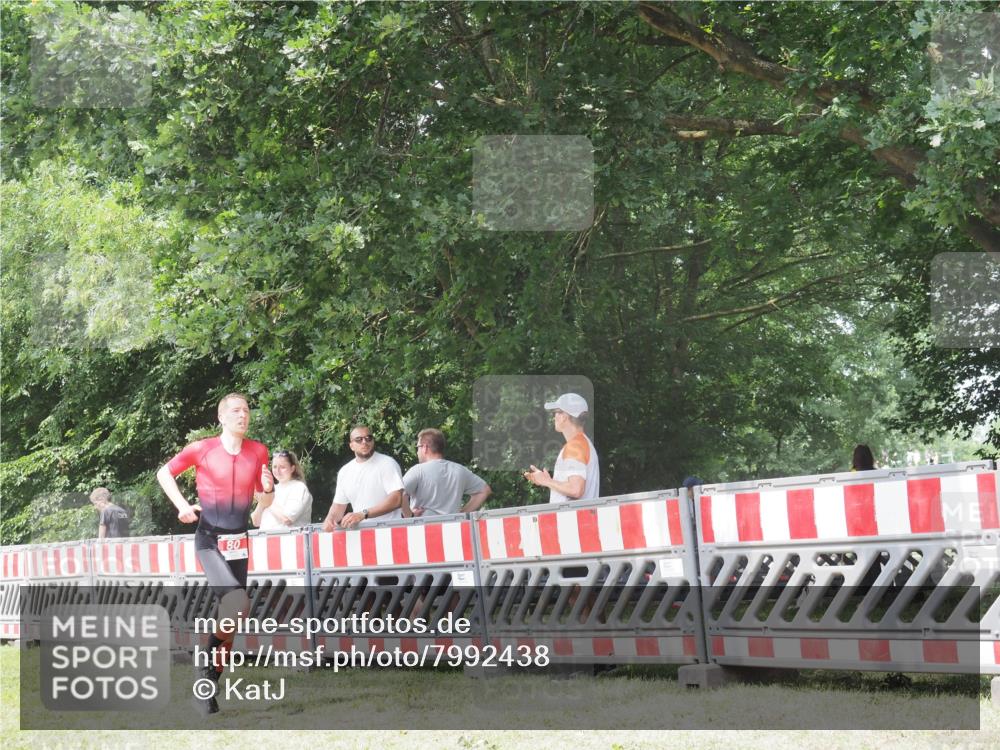 21.06.2025 - 27. Vierlanden-Triathlon KatJ http://msf.ph/oto/7992438 15.06.2025 12:27:19 Ziel 80 meine-sportfotos.de