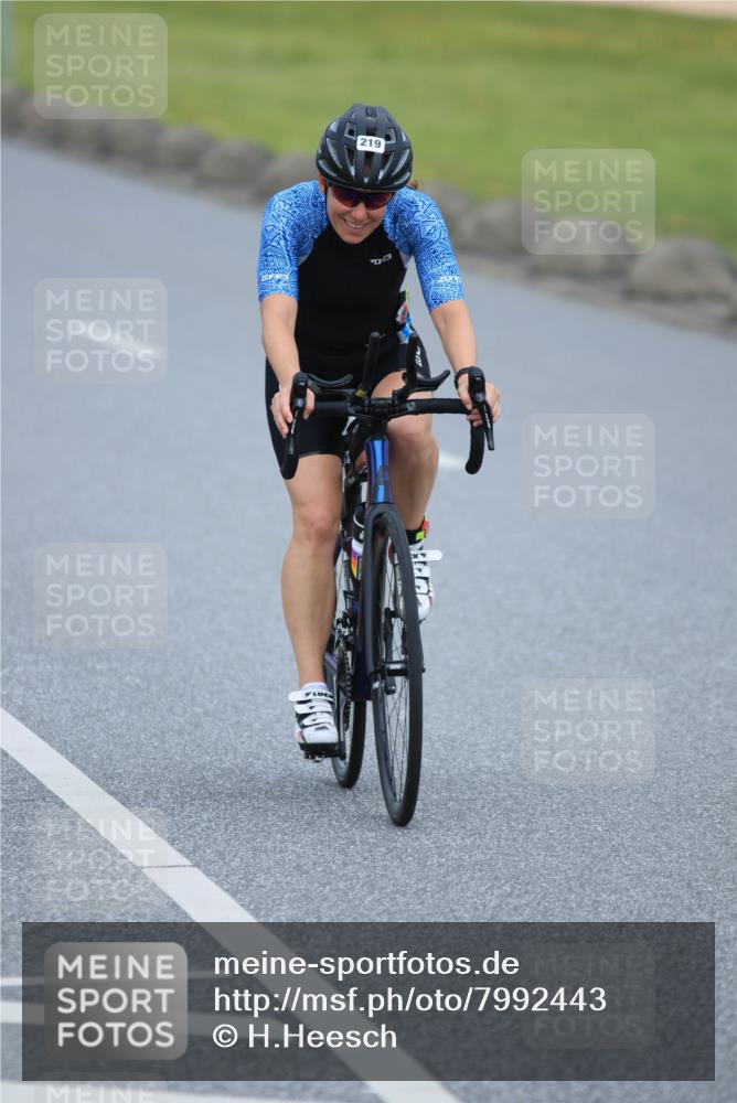 21.06.2025 - 27. Vierlanden-Triathlon H.Heesch http://msf.ph/oto/7992443 15.06.2025 12:02:36 Radfahren 219, 815, 876, 888, 944 meine-sportfotos.de