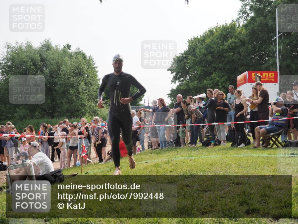 15.06.2025 - 27. Vierlanden-Triathlon KatJ http://msf.ph/oto/7992448 15.06.2025 09:53:03 Schwimmen 328 meine-sportfotos.de