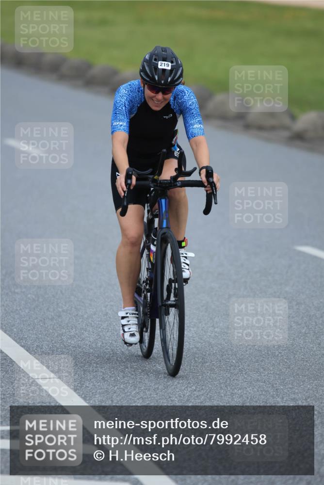 21.06.2025 - 27. Vierlanden-Triathlon H.Heesch http://msf.ph/oto/7992458 15.06.2025 12:02:36 Radfahren 219, 815, 876, 888, 944 meine-sportfotos.de