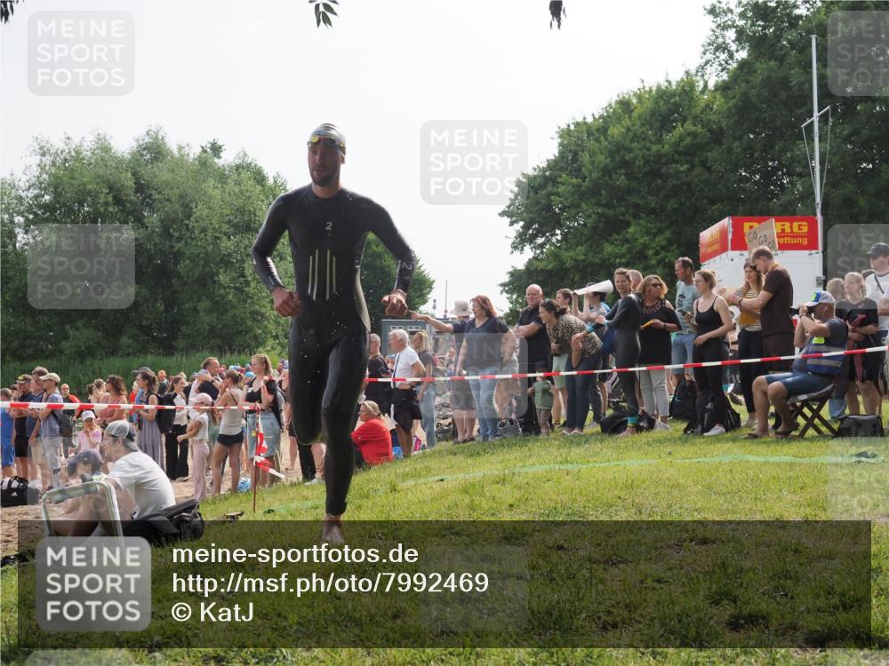 15.06.2025 - 27. Vierlanden-Triathlon KatJ http://msf.ph/oto/7992469 15.06.2025 09:53:03 Schwimmen 328 meine-sportfotos.de