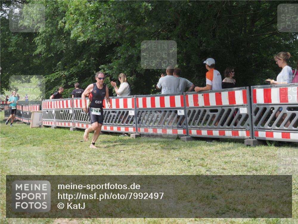 21.06.2025 - 27. Vierlanden-Triathlon KatJ http://msf.ph/oto/7992497 15.06.2025 12:30:42 Ziel 871 meine-sportfotos.de