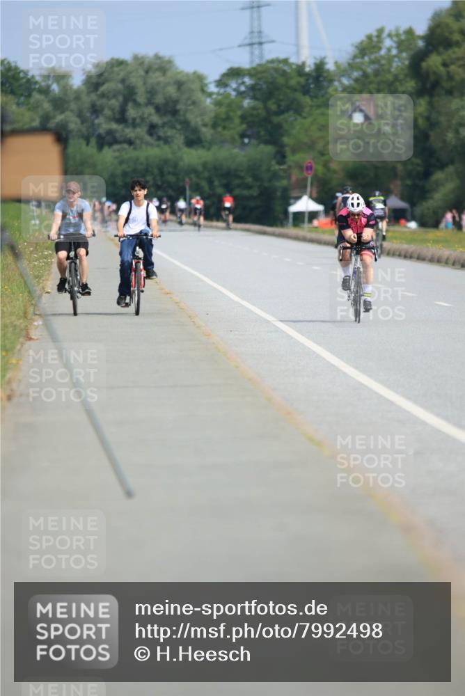 15.06.2025 - 27. Vierlanden-Triathlon H.Heesch http://msf.ph/oto/7992498 15.06.2025 10:16:08 Radfahren 25, 241, 369, 395, 423, 429, 437 meine-sportfotos.de