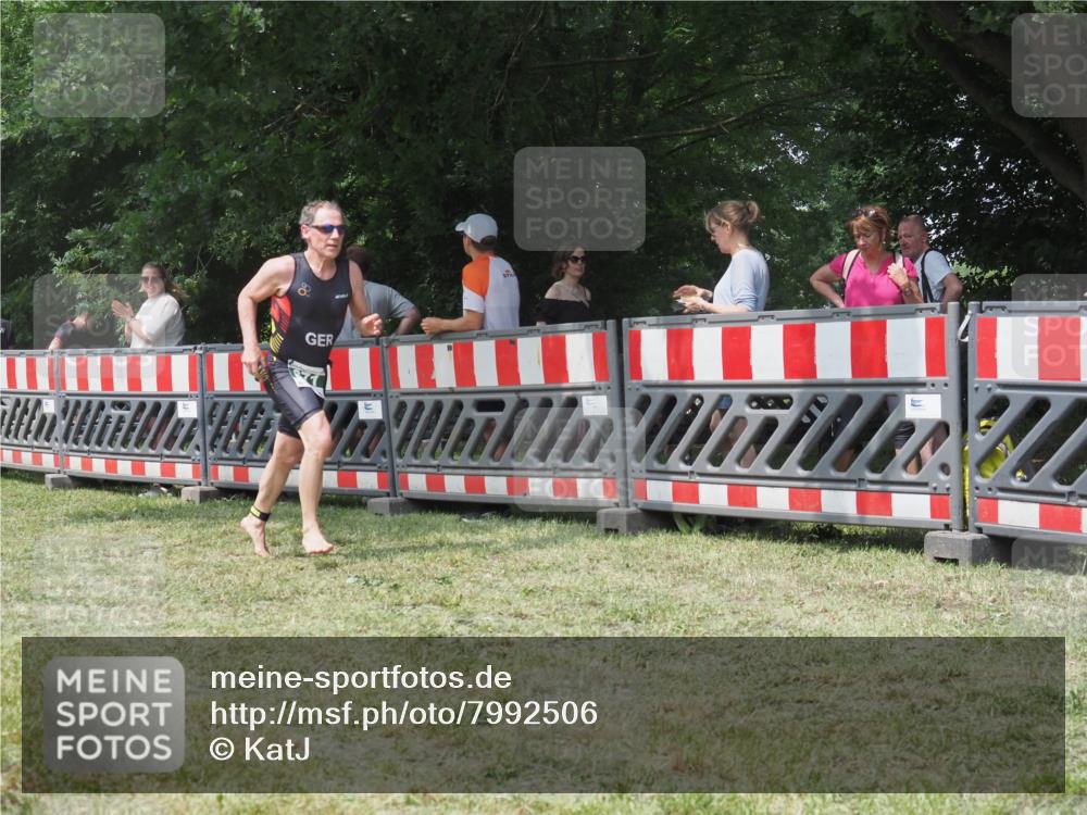21.06.2025 - 27. Vierlanden-Triathlon KatJ http://msf.ph/oto/7992506 15.06.2025 12:30:42 Ziel 871 meine-sportfotos.de