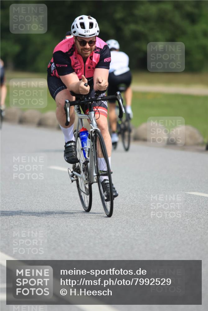 15.06.2025 - 27. Vierlanden-Triathlon H.Heesch http://msf.ph/oto/7992529 15.06.2025 10:16:13 Radfahren 25, 241, 369, 395, 423 meine-sportfotos.de
