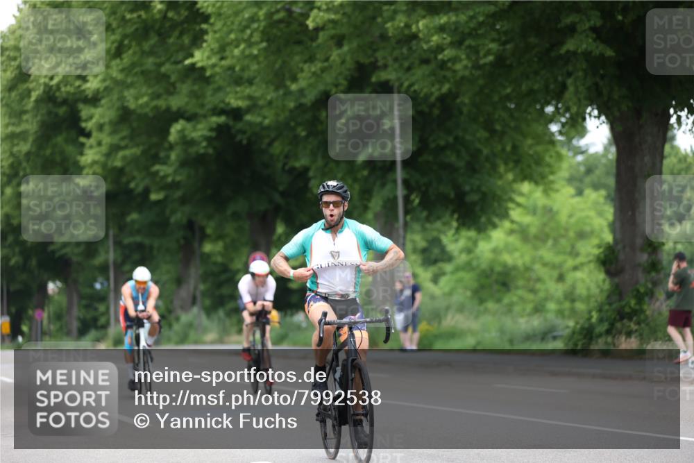 15.06.2025 - 7 Türme Triathlon Yannick Fuchs http://msf.ph/oto/7992538 15.06.2025 12:02:27 Radfahren 250 meine-sportfotos.de
