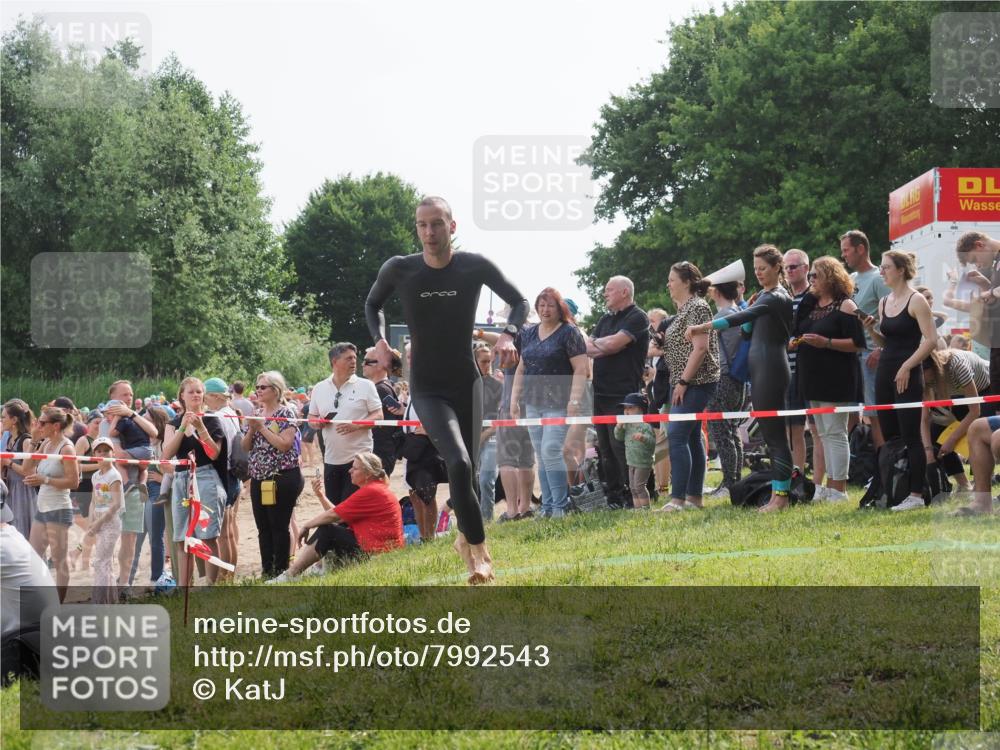 15.06.2025 - 27. Vierlanden-Triathlon KatJ http://msf.ph/oto/7992543 15.06.2025 09:53:11 Schwimmen 265, 328 meine-sportfotos.de