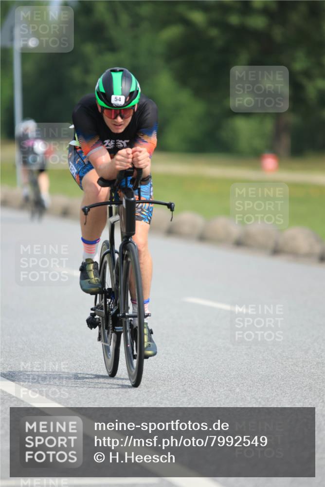 15.06.2025 - 27. Vierlanden-Triathlon H.Heesch http://msf.ph/oto/7992549 15.06.2025 10:16:39 Radfahren 39, 54, 188, 196, 367 meine-sportfotos.de