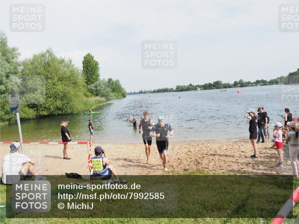 21.06.2025 - 27. Vierlanden-Triathlon MichiJ http://msf.ph/oto/7992585 15.06.2026 09:54:59 Schwimmen 319, 326, 336, 344, 361 meine-sportfotos.de