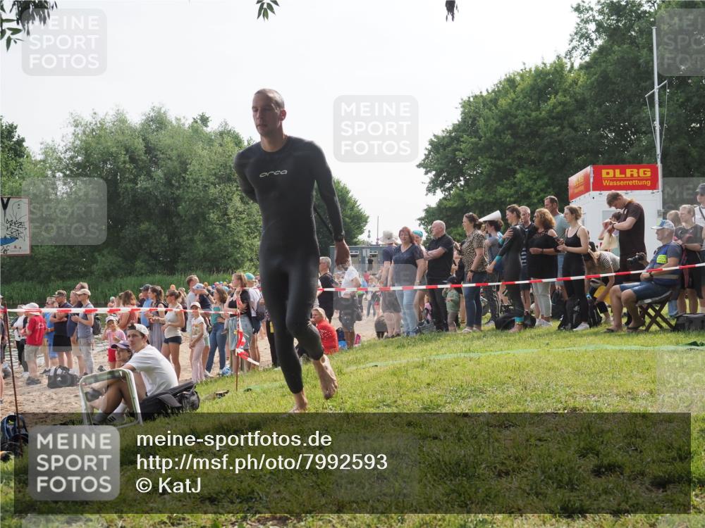15.06.2025 - 27. Vierlanden-Triathlon KatJ http://msf.ph/oto/7992593 15.06.2025 09:53:12 Schwimmen 265 meine-sportfotos.de