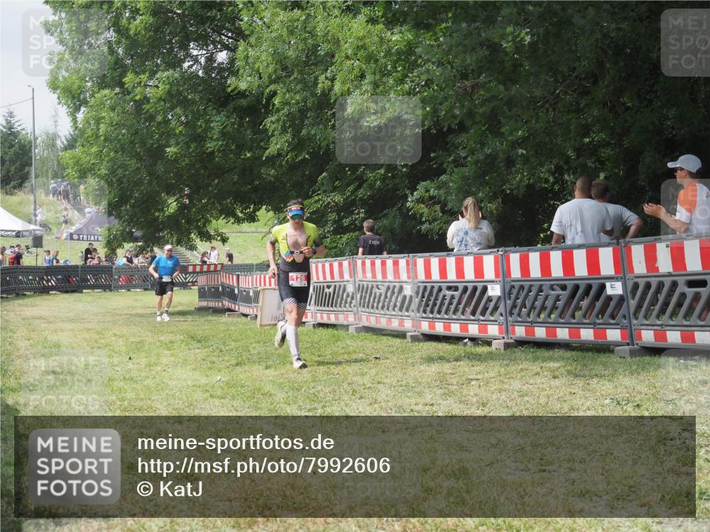 21.06.2025 - 27. Vierlanden-Triathlon KatJ http://msf.ph/oto/7992606 15.06.2025 12:30:54 Ziel 126 meine-sportfotos.de
