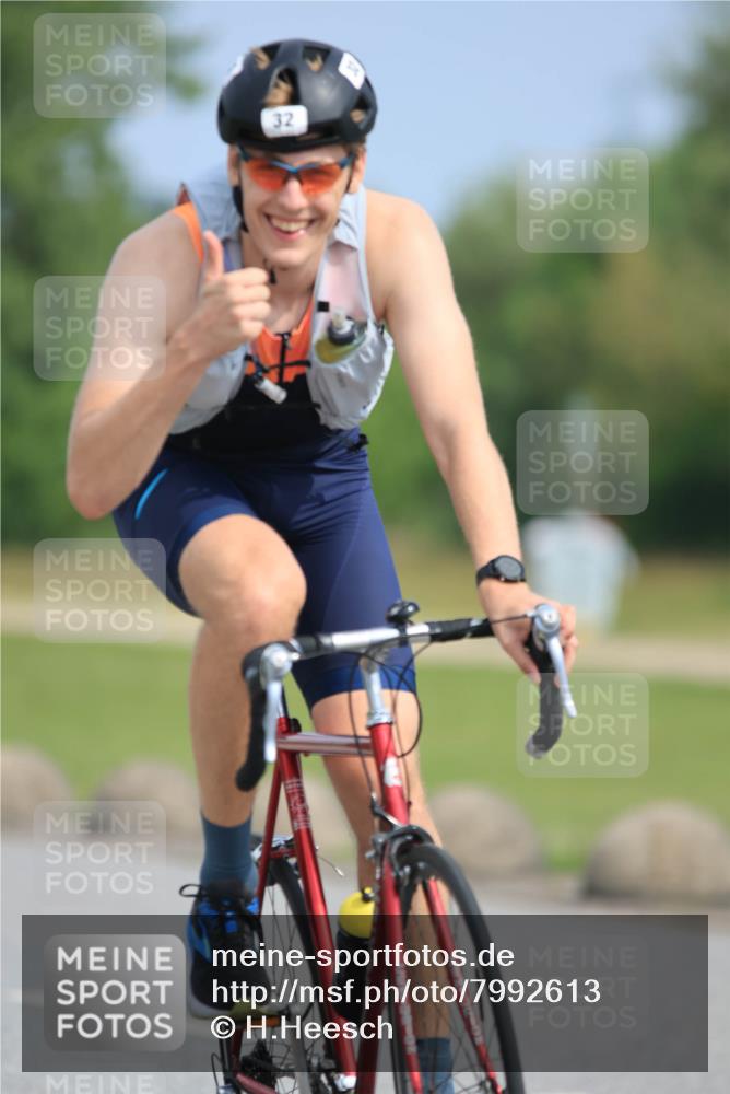 15.06.2025 - 27. Vierlanden-Triathlon H.Heesch http://msf.ph/oto/7992613 15.06.2025 10:17:06 Radfahren 32, 234, 431, 1395 meine-sportfotos.de
