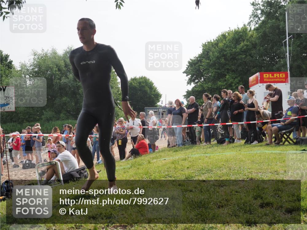 15.06.2025 - 27. Vierlanden-Triathlon KatJ http://msf.ph/oto/7992627 15.06.2025 09:53:13 Schwimmen 265 meine-sportfotos.de