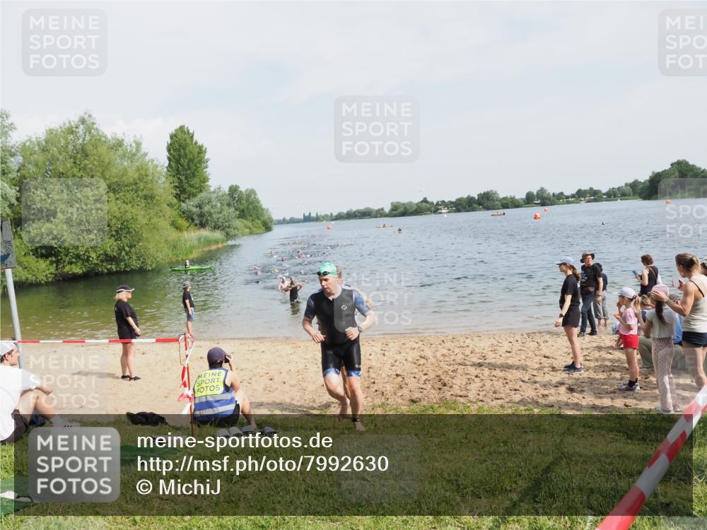 21.06.2025 - 27. Vierlanden-Triathlon MichiJ http://msf.ph/oto/7992630 15.06.2026 09:55:00 Schwimmen 319, 326, 336, 344, 361 meine-sportfotos.de