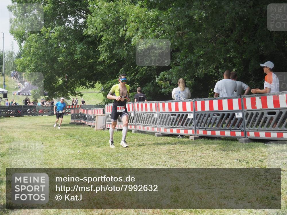21.06.2025 - 27. Vierlanden-Triathlon KatJ http://msf.ph/oto/7992632 15.06.2025 12:30:54 Ziel 126 meine-sportfotos.de