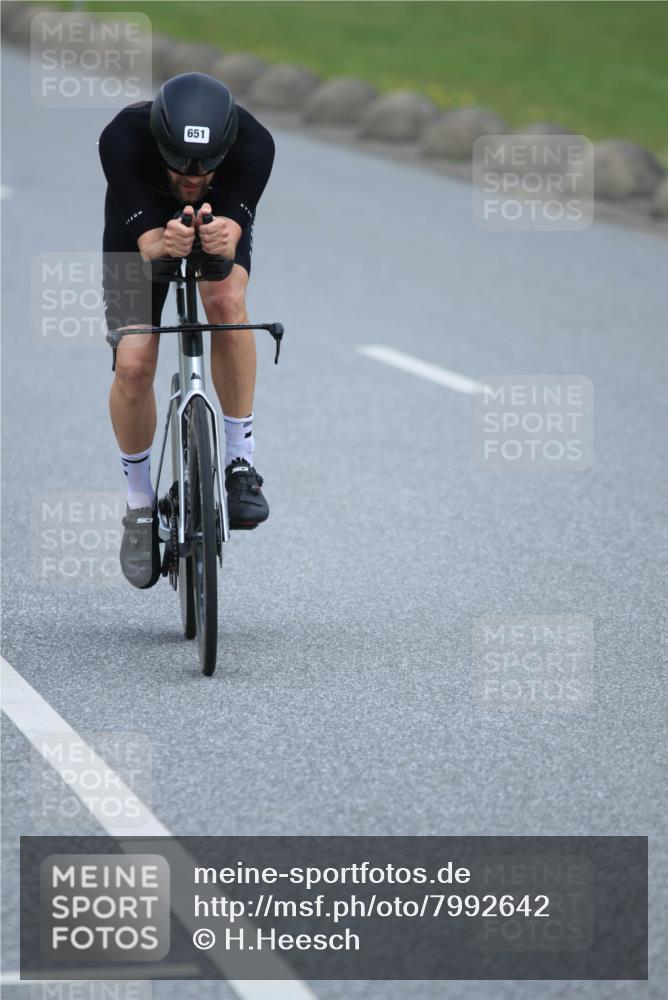 21.06.2025 - 27. Vierlanden-Triathlon H.Heesch http://msf.ph/oto/7992642 15.06.2025 12:03:23 Radfahren 651, 849, 885 meine-sportfotos.de