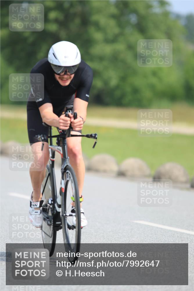 15.06.2025 - 27. Vierlanden-Triathlon H.Heesch http://msf.ph/oto/7992647 15.06.2025 10:17:34 Radfahren 60, 80, 86 meine-sportfotos.de