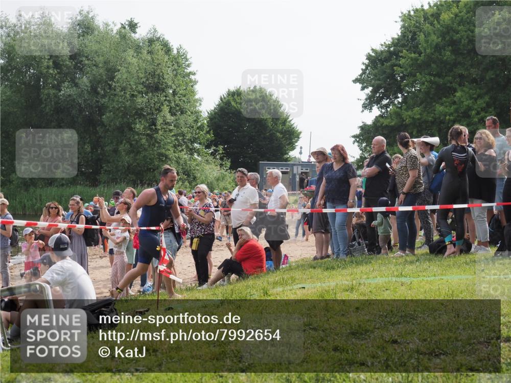 15.06.2025 - 27. Vierlanden-Triathlon KatJ http://msf.ph/oto/7992654 15.06.2025 09:53:24 Schwimmen 304 meine-sportfotos.de