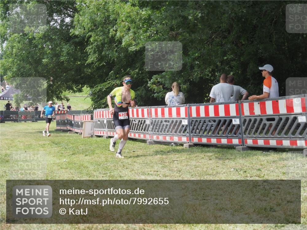 21.06.2025 - 27. Vierlanden-Triathlon KatJ http://msf.ph/oto/7992655 15.06.2025 12:30:54 Ziel 126 meine-sportfotos.de