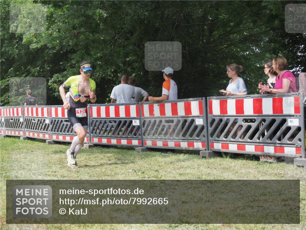 21.06.2025 - 27. Vierlanden-Triathlon KatJ http://msf.ph/oto/7992665 15.06.2025 12:30:55 Ziel 126 meine-sportfotos.de