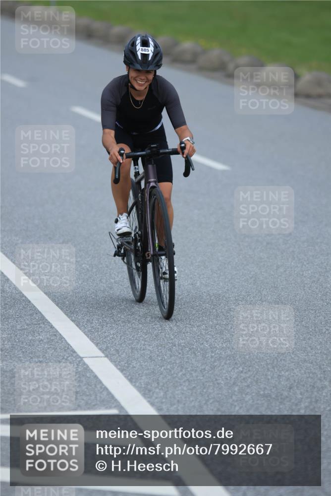 21.06.2025 - 27. Vierlanden-Triathlon H.Heesch http://msf.ph/oto/7992667 15.06.2025 12:03:27 Radfahren 651, 885, 917 meine-sportfotos.de