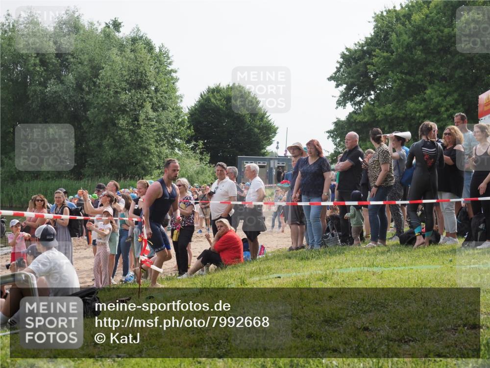 15.06.2025 - 27. Vierlanden-Triathlon KatJ http://msf.ph/oto/7992668 15.06.2025 09:53:25 Schwimmen 304 meine-sportfotos.de