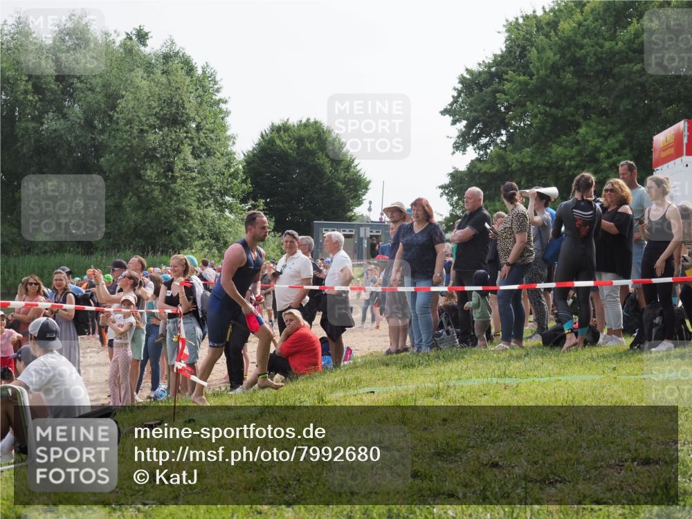 15.06.2025 - 27. Vierlanden-Triathlon KatJ http://msf.ph/oto/7992680 15.06.2025 09:53:25 Schwimmen 304 meine-sportfotos.de