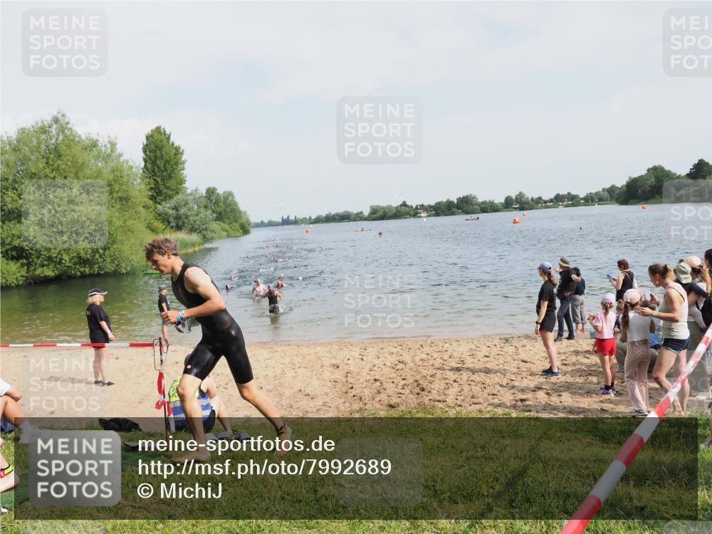 21.06.2025 - 27. Vierlanden-Triathlon MichiJ http://msf.ph/oto/7992689 15.06.2026 09:55:01 Schwimmen 319, 326, 336, 344, 361 meine-sportfotos.de