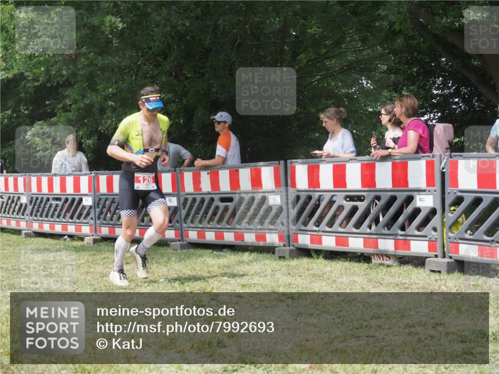 21.06.2025 - 27. Vierlanden-Triathlon KatJ http://msf.ph/oto/7992693 15.06.2025 12:30:56 Ziel 126 meine-sportfotos.de