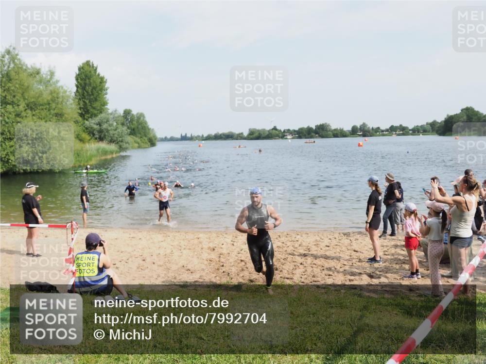 21.06.2025 - 27. Vierlanden-Triathlon MichiJ http://msf.ph/oto/7992704 15.06.2026 09:55:08 Schwimmen 299, 311, 326 meine-sportfotos.de