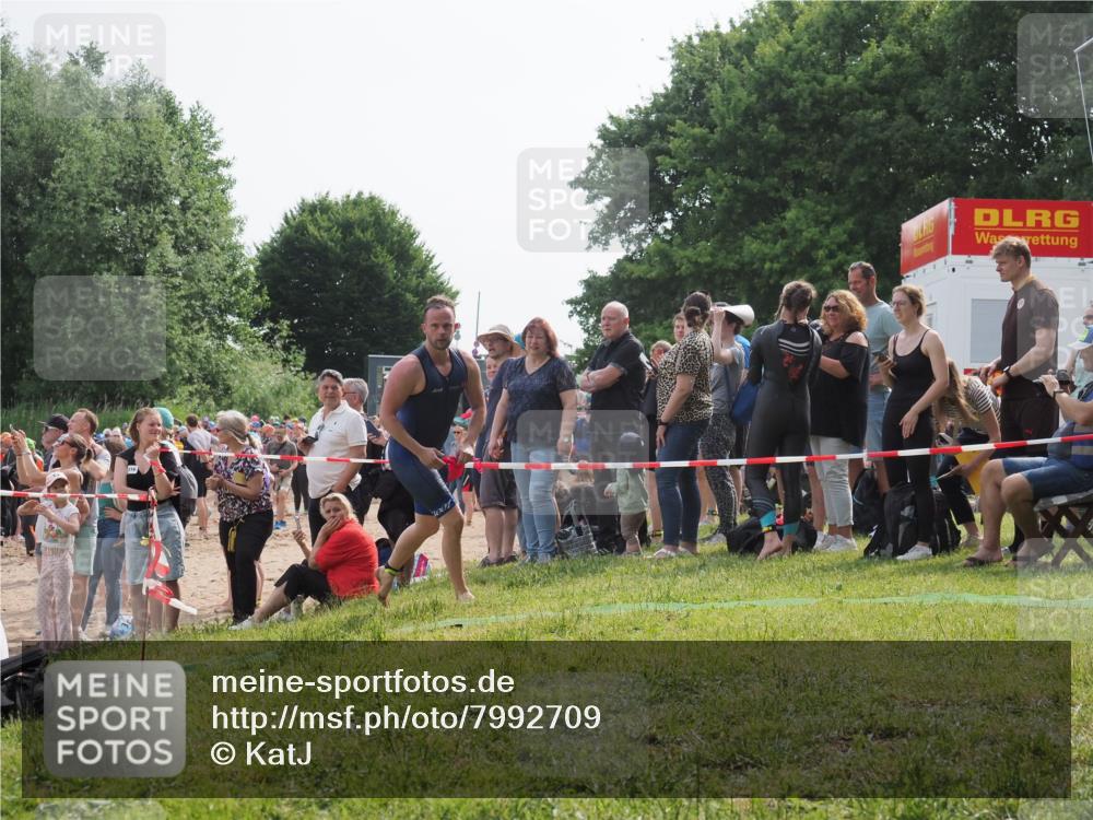 15.06.2025 - 27. Vierlanden-Triathlon KatJ http://msf.ph/oto/7992709 15.06.2025 09:53:25 Schwimmen 304 meine-sportfotos.de