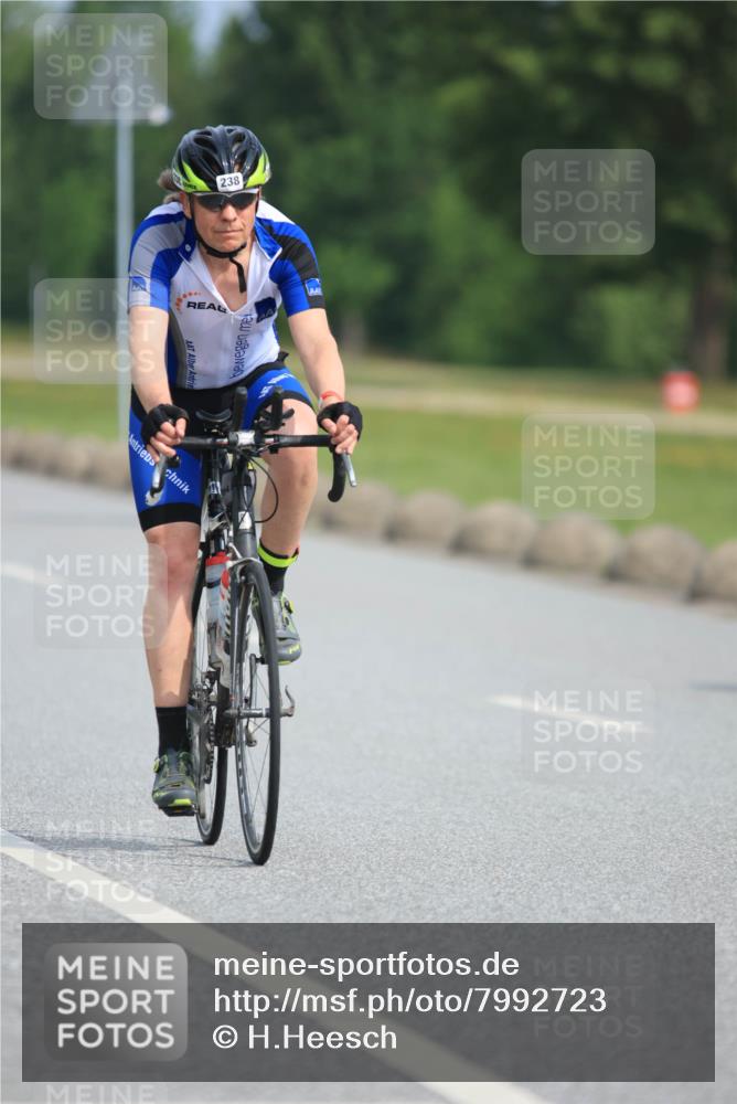 15.06.2025 - 27. Vierlanden-Triathlon H.Heesch http://msf.ph/oto/7992723 15.06.2025 10:18:30 Radfahren 173, 221, 238 meine-sportfotos.de