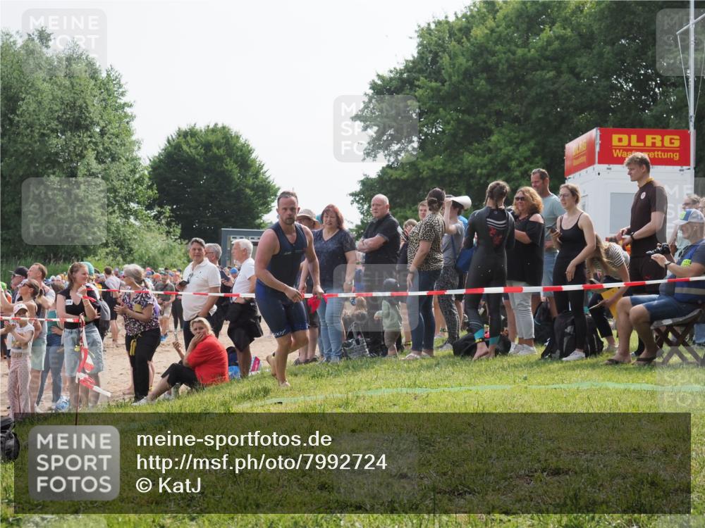 15.06.2025 - 27. Vierlanden-Triathlon KatJ http://msf.ph/oto/7992724 15.06.2025 09:53:25 Schwimmen 304 meine-sportfotos.de